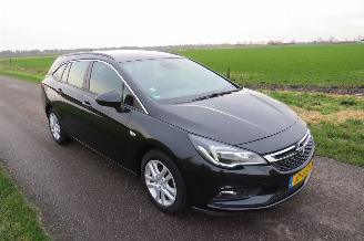 krockskadad bil auto Opel Astra SPORTS TOURER+ 1.0 77kw 105pk  Business+  Euro 6 Navigatie Clima  2016 2016/5