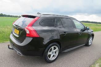 Auto incidentate Volvo V-60 2.0 D 120 pk  Pular+ Dynamic  Euro 6 schuifdak Leer  Camera Navigatie  2017 2017/8