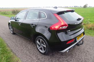 Volvo V-40 2.0 D2 R Design 120pk 180.000km nap Camera Navie Leer Stoelverwarming 2015-09 picture 1
