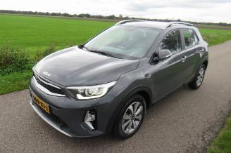 Voiture accidenté Kia Stonic 1.0 T GDI MHEV GT Line MPV 33.000km  camera navigatie  airco Nieuwstaat 2023/4