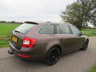 Auto incidentate Skoda Octavia 1.2 TSi Greentech Elegance Navigatie Camera 2014  [ topstaat Euro 6 2014/5