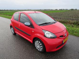 Toyota Aygo 1.0 12v + 5drs Airco 2008-11 picture 2