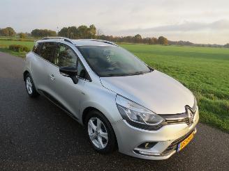 Voiture accidenté Renault Clio 0.9 TCe Estate Limited 170.000km nap  Navigatie   2017  [ topstaat 2017/4
