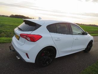 Vaurioauto  passenger cars Ford Focus 1.0  125pk Eco Boost 5drs St Line 2019 Business Line 115.000 km Camera Navigatie Leer 2019/9