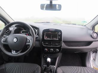 Renault Clio 0.9 TCe Zen 2019  Navigatie Airco   [ parkeerschade Bumper picture 3