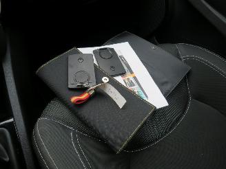 Renault Clio 0.9 TCe Zen 2019  Navigatie Airco   [ parkeerschade Bumper picture 11