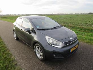 krockskadad bil auto Kia Rio Kia Rio 1.2 CVVT Design Edition 86pk Navigatie Airco  2013 5drs 2013/8