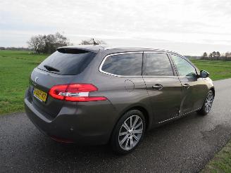 Auto incidentate Peugeot 308 SW 1.2eTHP 131pk!!! Automaat Allure 178.000km nap Camera leer Navigatie Splinter nieuw 2014/9