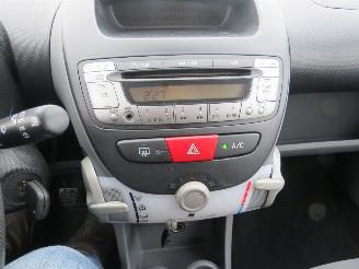 Peugeot 107 1.0 12v  89.000km  100% Orgineel 5drs Airco  [ nieuwstaat  2009 picture 8