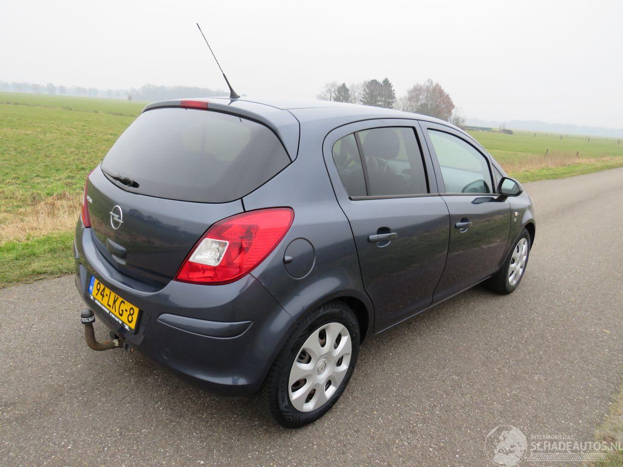 Opel Corsa 1.2 16v 180.000km nap 111 Edition Airco 2010