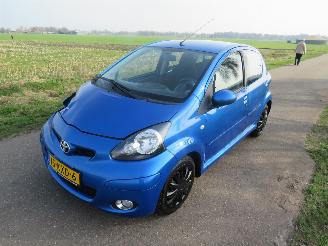Vaurioauto  passenger cars Toyota Aygo 1.0 12v 5Drs 135.000km  NAP Airco Dynamic Blue 2010 [ eerste eigenaar 2010/4