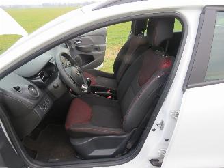 Renault Clio 0.9 TCe 90pk Euro 6 5drs Airco 2014   219.000km NAP picture 5