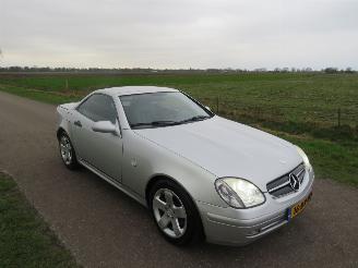 Voiture accidenté Mercedes SLK 200 SLK Cabrio  232.000km Nap  topstaat  parkeerschade 2000/4