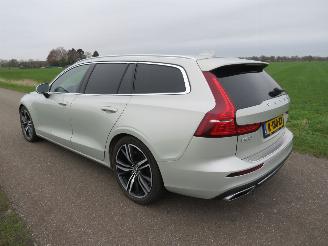 Avarii autoturisme Volvo V-60 Volvo V60 2.0 T8  330pk Aut Twin Engine 4 AWD R-Desig Elektrisch Benzine 2020 2020/11