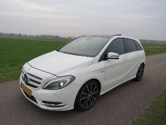 Auto incidentate Mercedes B-klasse 1.8 122pk  Avangarde Euro 6 154.000km Orgineel  mpv Leer Navigatie Stoelverwarming 2012/4