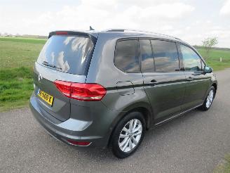 krockskadad bil auto Volkswagen Touran 1.4 TSi  150pk 7 PERSOONS Camera Navigatie  2016  140.000km stoelverwarming 2016/5