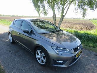 Unfallwagen Seat Leon FR 14 TSi  5Drs 125pk Sport  2015  [ topstaat  euro 6 2015/9