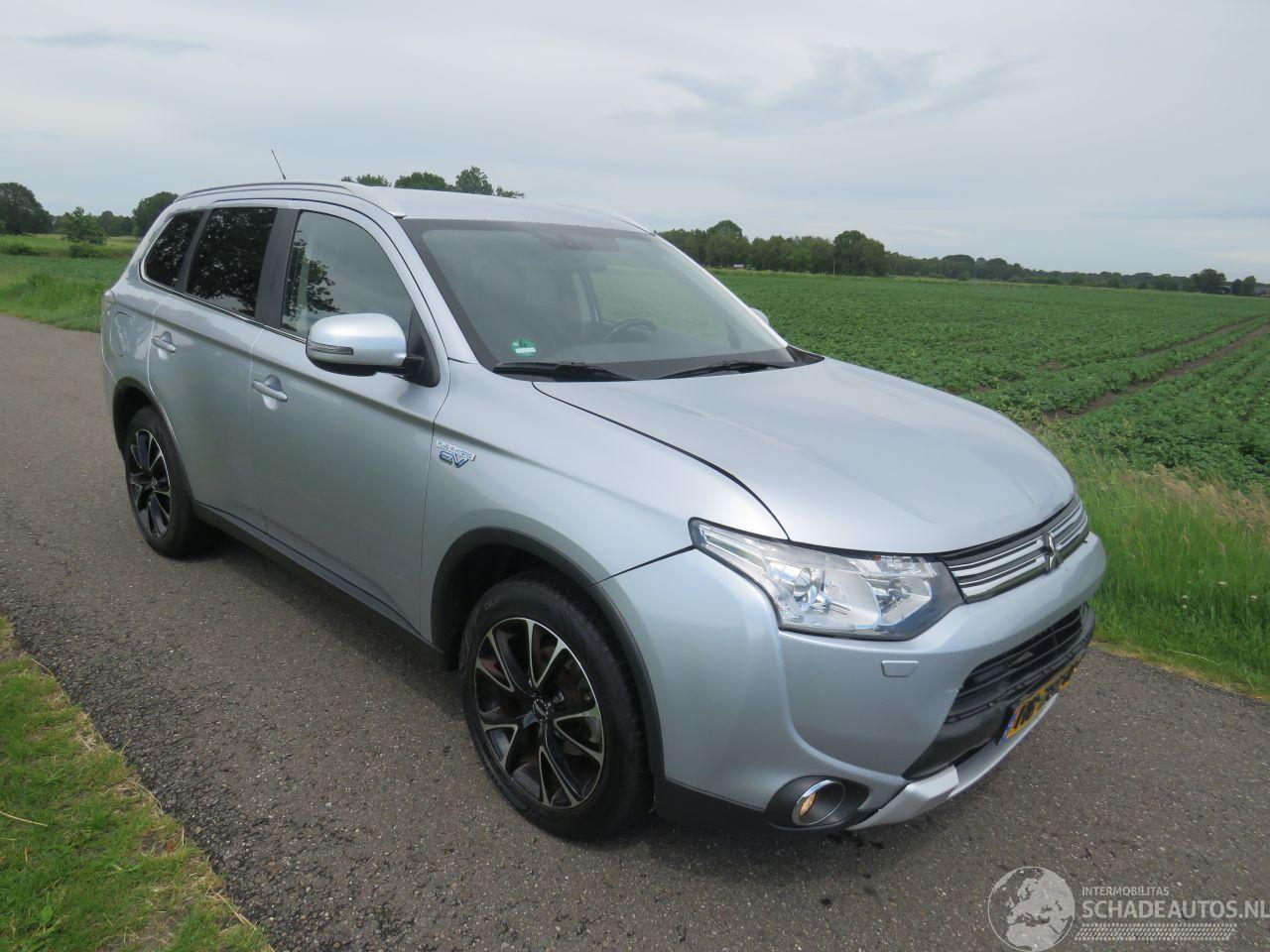 Mitsubishi Outlander 2.0  121PK PHEV 4X4 PLUG IN  HYBRIDE EXECUTIVE X LINE EDITION 2015  CAMERA