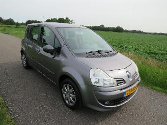 Vaurioauto  passenger cars Renault Modus 1.6 112pk  Automaat  Night & Day 80.000km nap MPV  [ Nieuwstaat  splinter nieuw 2012/3