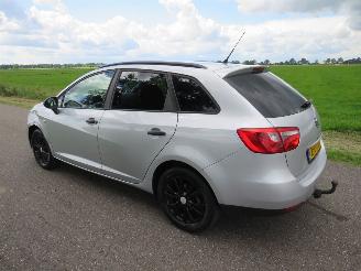 Coche accidentado Seat Ibiza ST 1.4 COPA  10-2011 Airco Navigatie  spatscherm schade 2011/10