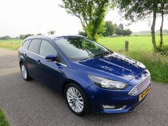 Auto incidentate Ford Focus 1.0 92 Kw  125 pk Titanium Edition Navigatie  Schadevrij  Top Staat  2015-12 top 2015/12