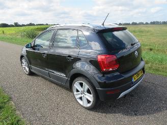 Vaurioauto  passenger cars Volkswagen Polo 1.4-16V 86pk Cross Trekhaak | Airco | Cruise | Mistlampen | Stoelverwarming Schadevrij 2011/11