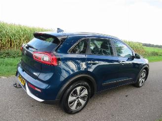 Vaurioauto  passenger cars Kia Niro 1.6 GDI Aut  102.000km nap  Hybride Elektrisch  Furst Edition benzine Camera Navigatie  Leer 2017/10
