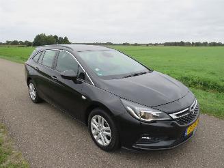 damaged passenger cars Opel Astra SPORTS TOURER+ 1.0 105pk BUSINESS 170.000km nap Camera navigatie 2016 2016/9