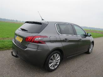 Schadeauto Peugeot 308 1.2 110pk Pure Tech 133.000km nap Camera Navigatie clima  panoramadak  2020 nieuwstaat 2020/12