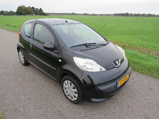 Damaged car Peugeot 107 1.0 12v XS 68pk Splinter Nieuwe Apk  2008   Airco Topstaat 2008/5