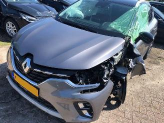 skadebil bromfiets Renault Captur  2020/11