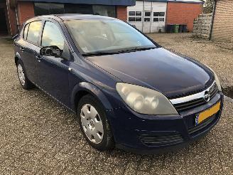 damaged passenger cars Opel Astra Astra 1.4 Enjoy 2004/8