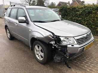 damaged passenger cars Subaru Forester 2.0 2009/4