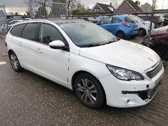 skadebil auto Peugeot 308 308 SW 1.2 PureTech Blue Lease Executive 2016/10