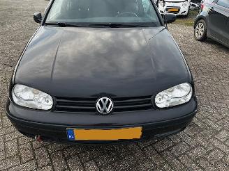 Coche accidentado Volkswagen Golf 1.8 trendline 1999/4