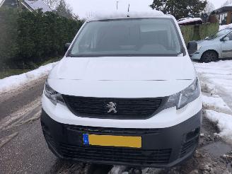 Peugeot Partner Partner 1.2 PureTech Premium picture 2