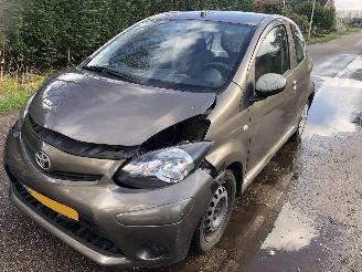 krockskadad bil auto Toyota Aygo Aygo 1.0 VVT-i Aspiration 2014/11