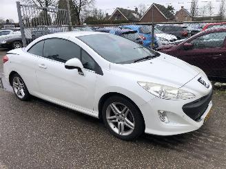 Damaged car Peugeot 308 308 CC 1.6 THP Noir & Blanc 2010/6