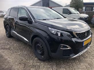 skadebil auto Peugeot 5008 1.2 pure tech allure 2018/9