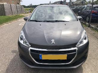 damaged passenger cars Peugeot 208 208 1.2 PureTech 2018/4