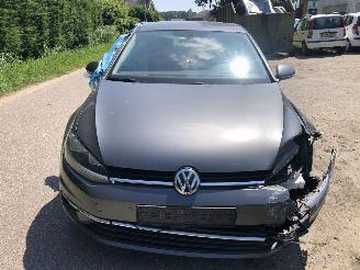 damaged passenger cars Volkswagen Golf Golf 1.0 TSI Comfortline 2019/2
