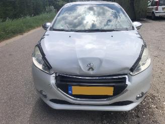 Peugeot 208 208 1.2 VTi Oxygo picture 7