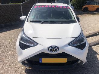 skadebil auto Toyota Aygo Aygo 1.0 VVT-i x-joy 2021/3