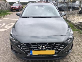 Voiture accidenté Hyundai I-30 Hyundai i30 Wagon 1.0 gdi mhev comfort smart 2022/2