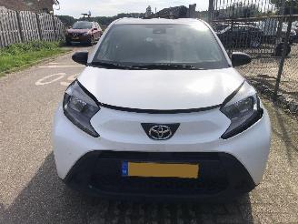 krockskadad bil auto Toyota Aygo Aygo X 1.0 VVT-i MT Play 2024/6