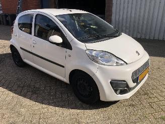 Schadeauto Peugeot 107 107 1.0 Active 2013/1