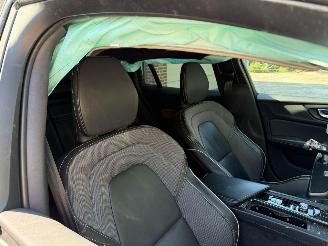 Volvo V-60 2.0 B4 R-Design Automaat picture 9