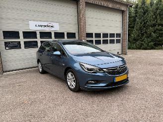 Vaurioauto  passenger cars Opel Astra 1.0 Online Edition Cruise Navi Clima NAP ! 2017/6