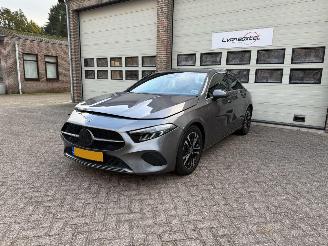 skadebil auto Mercedes A-klasse 180 Business Line Automaat Navi Clima NAP ! 2023/4