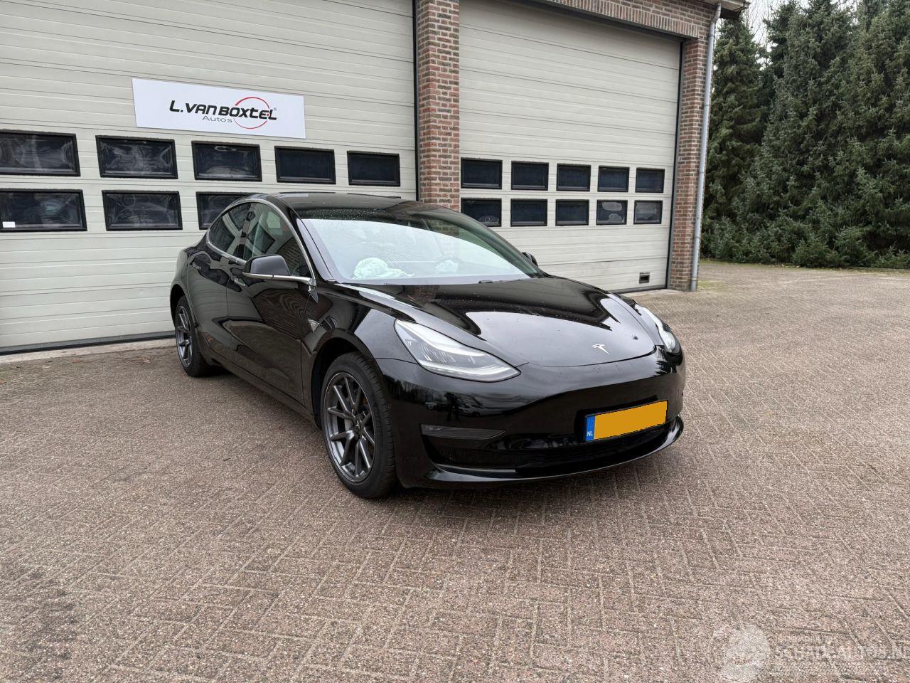 Tesla Model 3 Standard RWD Plus 60kWh Leder Pano 77255 Km !